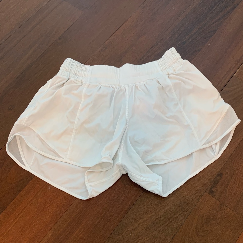 LuluLemon White 4” Hotty Hot Shorts